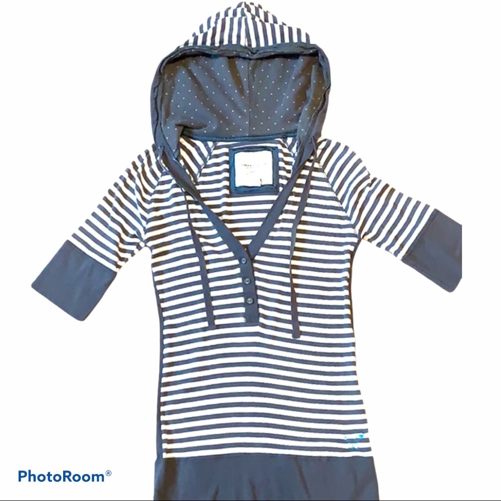 AEO | Knit Gray Striped Hooded 1/2 Sleeve Top EUC